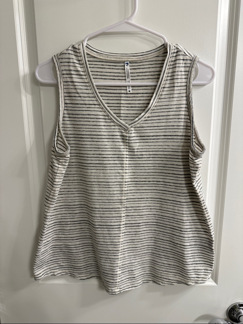 Kuhl women’s Aria Striped Sleeveless V-Neck Tank -White/off white & Gray, medium